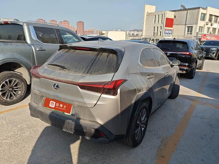 Фото 3 - Lexus UX Hybrid