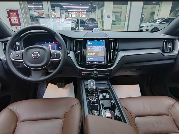 Фото 10 - Volvo XC60