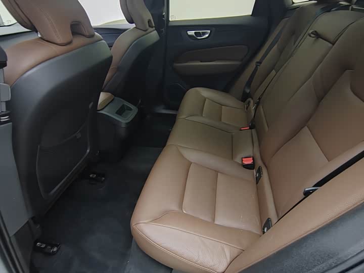 Фото 11 - Volvo XC60