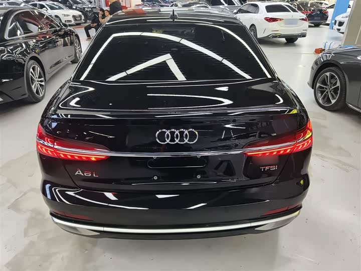 Фото 6 - Audi A6L