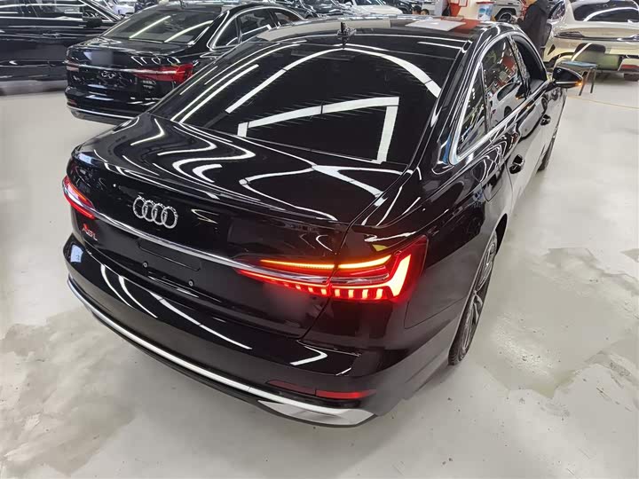Фото 7 - Audi A6L
