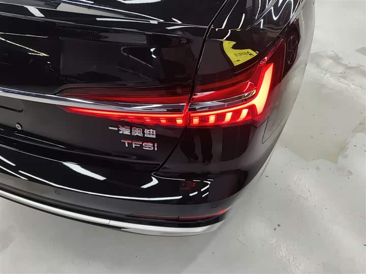 Фото 8 - Audi A6L