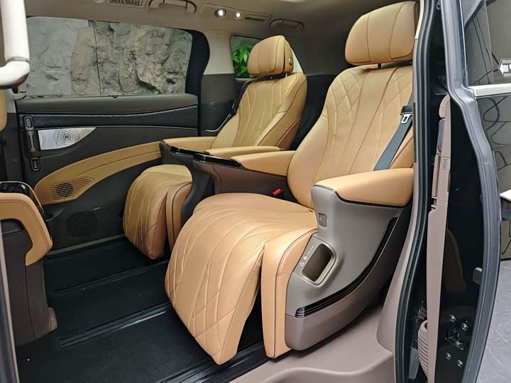 Фото 6 - Denza D9