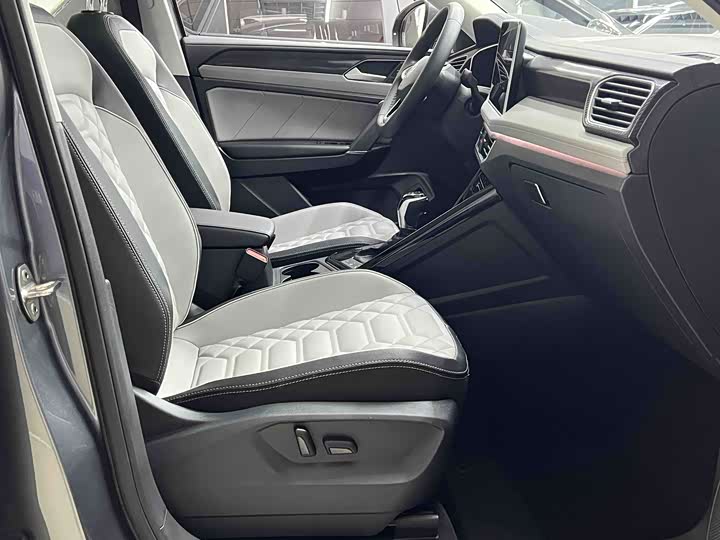 Фото 18 - Volkswagen Tayron