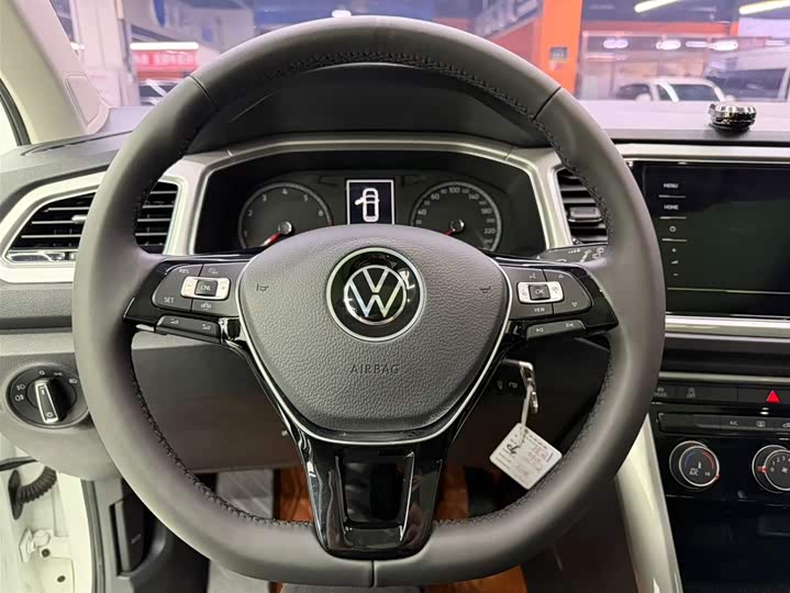 Фото 10 - Volkswagen T-Roc