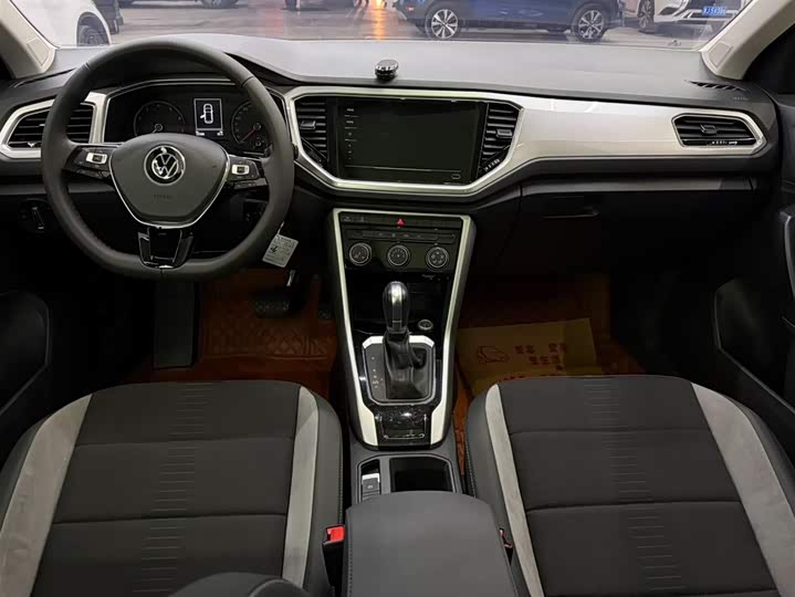 Фото 14 - Volkswagen T-Roc