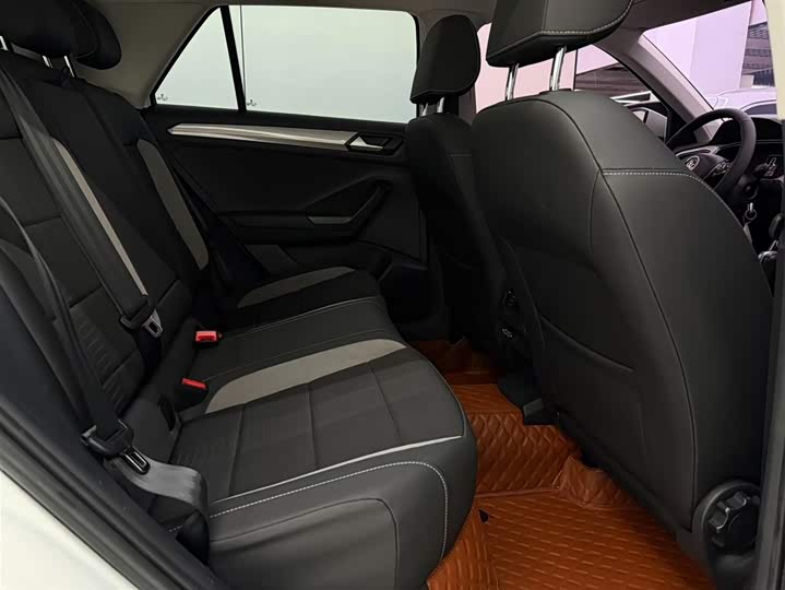 Фото 16 - Volkswagen T-Roc