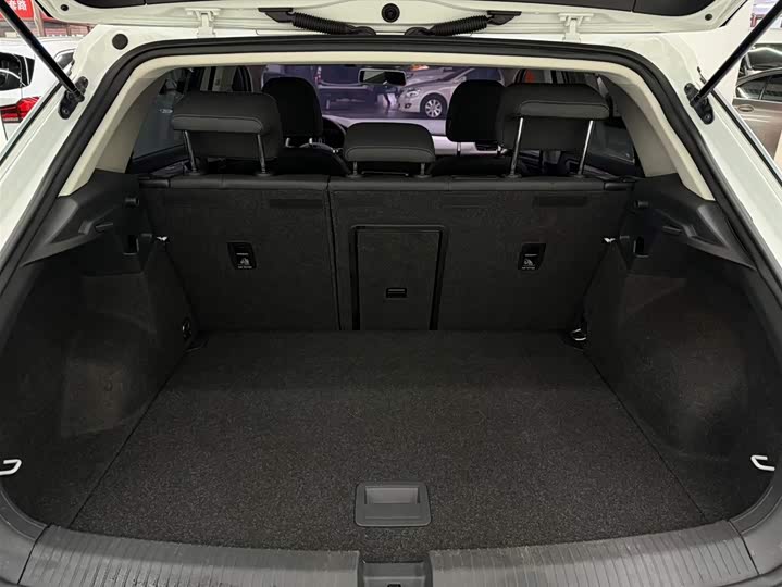 Фото 18 - Volkswagen T-Roc