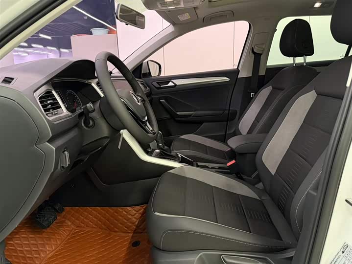 Фото 9 - Volkswagen T-Roc