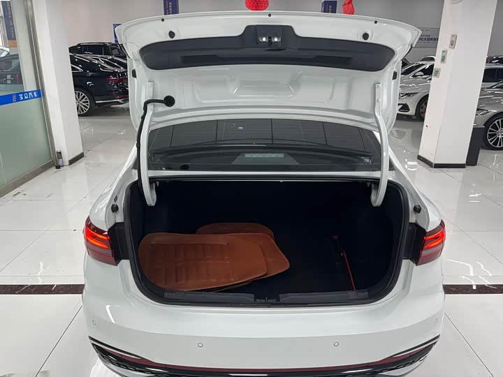 Фото 12 - Volkswagen Lavida