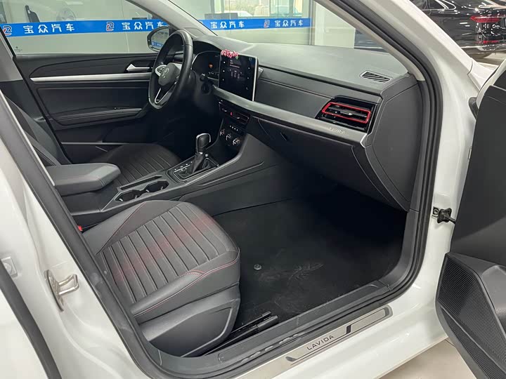 Фото 7 - Volkswagen Lavida