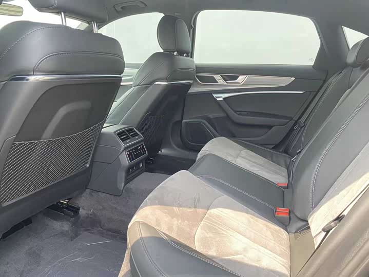 Фото 7 - Audi A6L