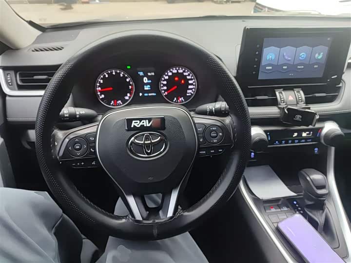 Фото 11 - Toyota RAV4