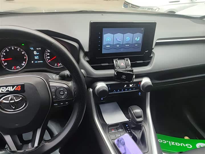 Фото 13 - Toyota RAV4