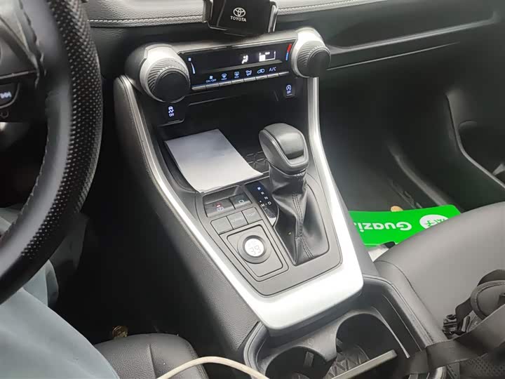 Фото 14 - Toyota RAV4