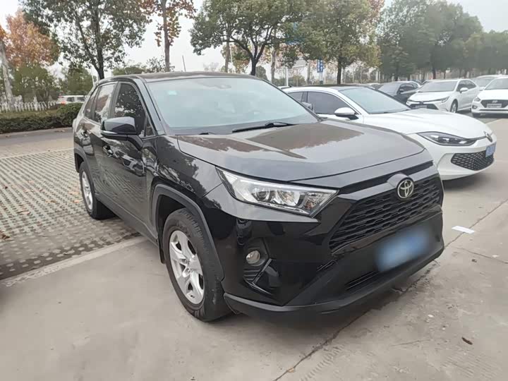 Фото 4 - Toyota RAV4