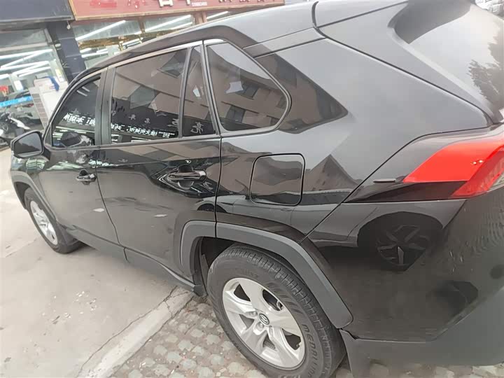 Фото 5 - Toyota RAV4