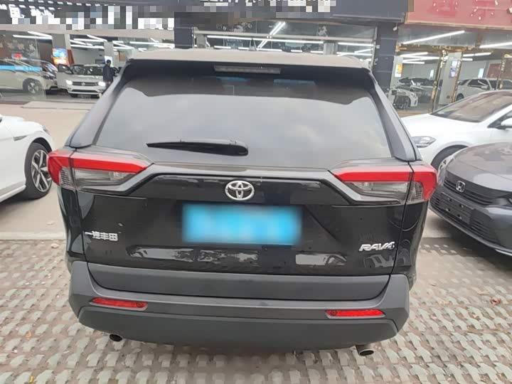 Фото 6 - Toyota RAV4