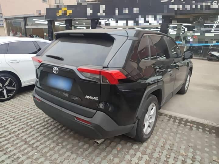 Фото 7 - Toyota RAV4