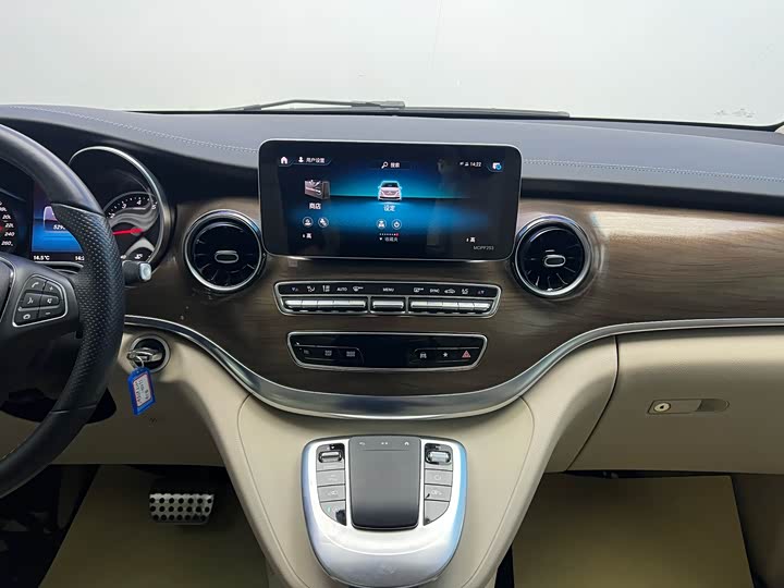 Фото 16 - Mercedes-Benz V-Class