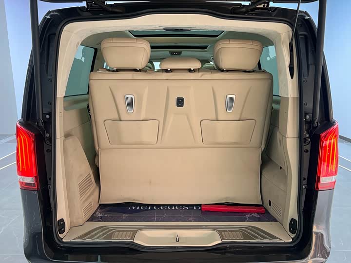 Фото 21 - Mercedes-Benz V-Class