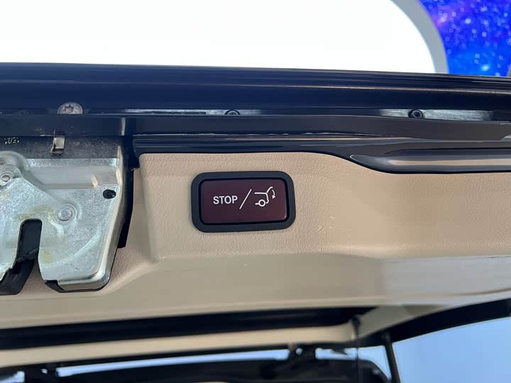 Фото 22 - Mercedes-Benz V-Class