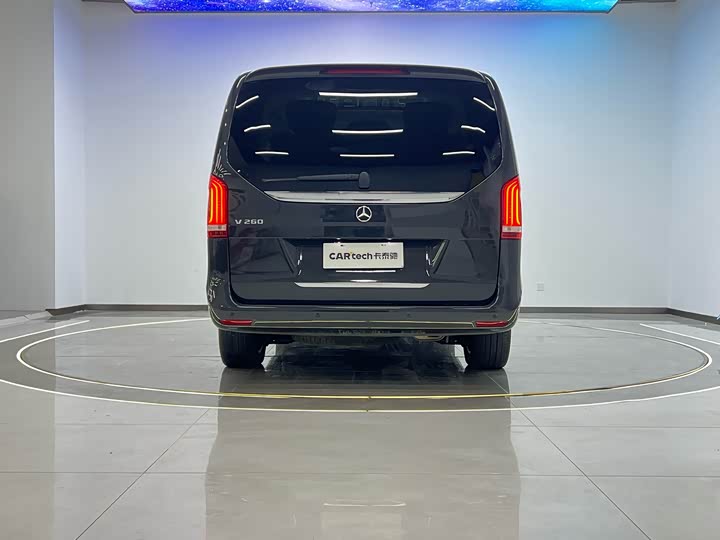 Фото 24 - Mercedes-Benz V-Class