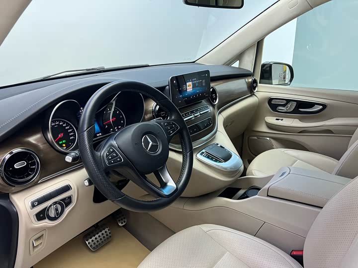 Фото 5 - Mercedes-Benz V-Class
