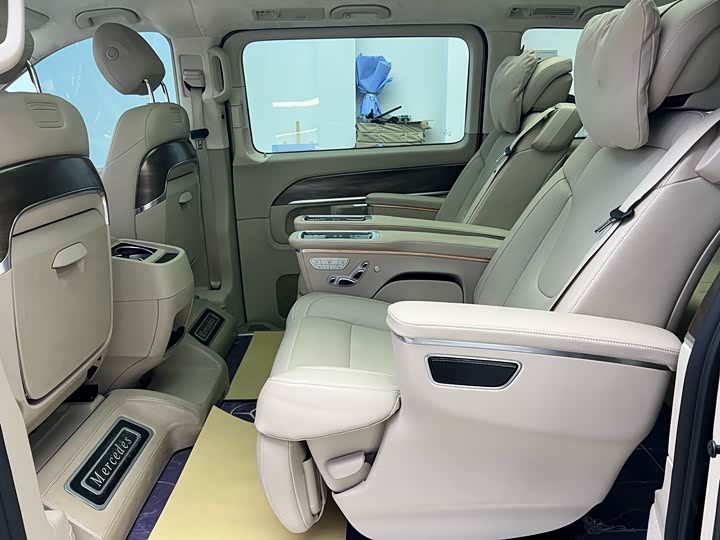 Фото 9 - Mercedes-Benz V-Class