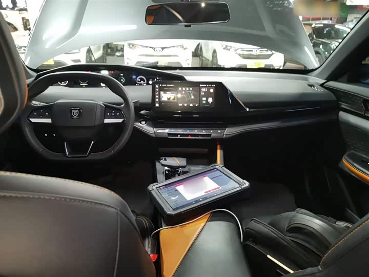 Фото 10 - Changan UNI-V Hybrid