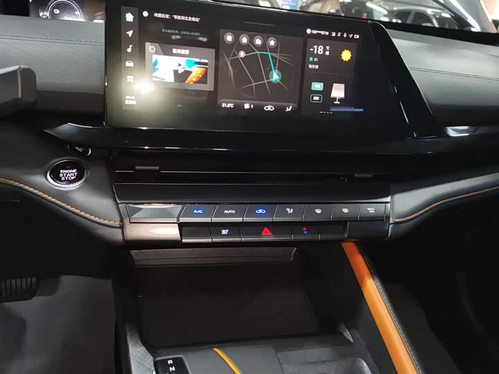 Фото 13 - Changan UNI-V Hybrid