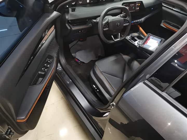 Фото 16 - Changan UNI-V Hybrid