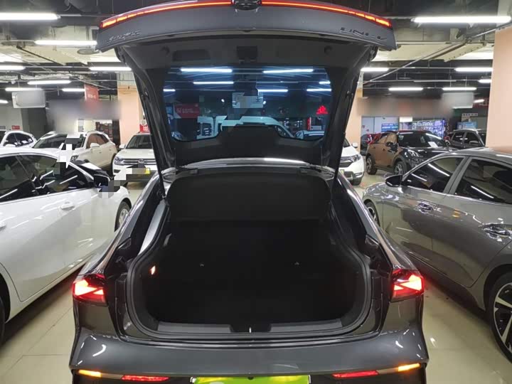 Фото 19 - Changan UNI-V Hybrid