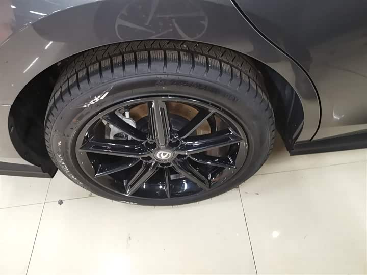 Фото 26 - Changan UNI-V Hybrid