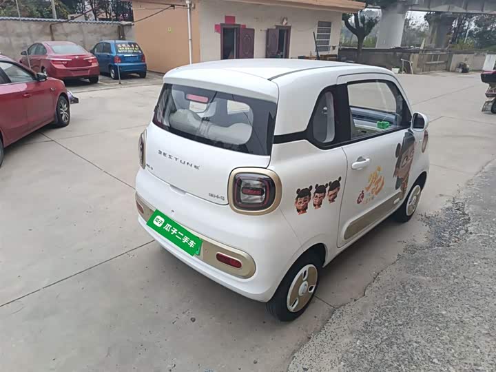 Фото 7 - Bestune Pony