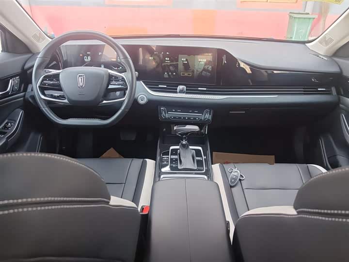 Фото 10 - Bestune B70