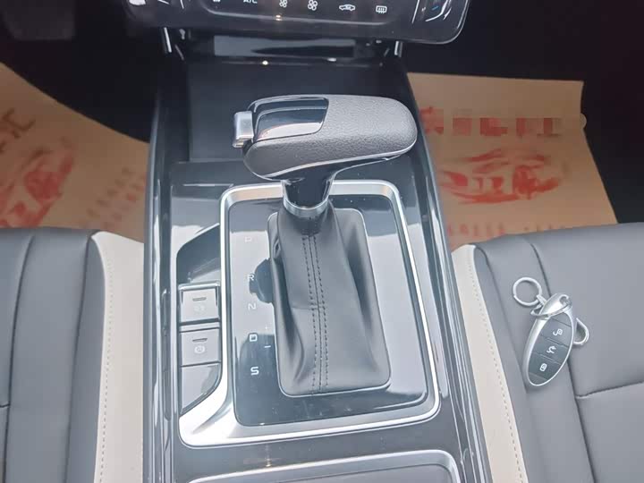 Фото 14 - Bestune B70