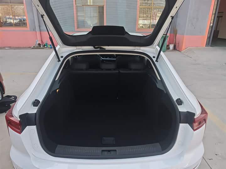 Фото 19 - Bestune B70