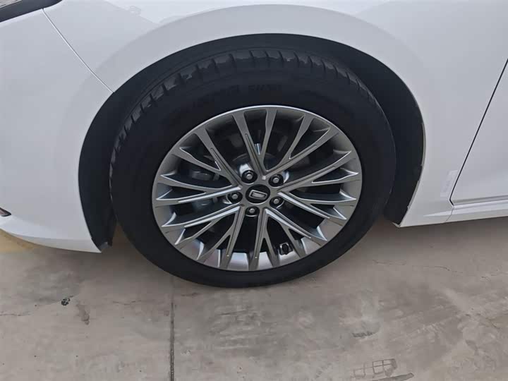 Фото 23 - Bestune B70