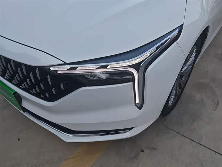 Фото 24 - Bestune B70