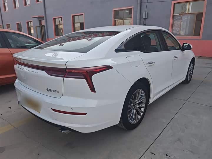 Фото 7 - Bestune B70