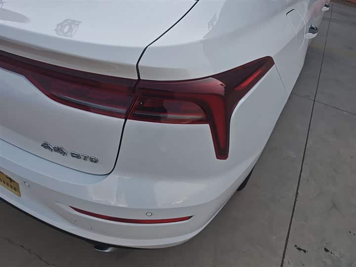 Фото 8 - Bestune B70