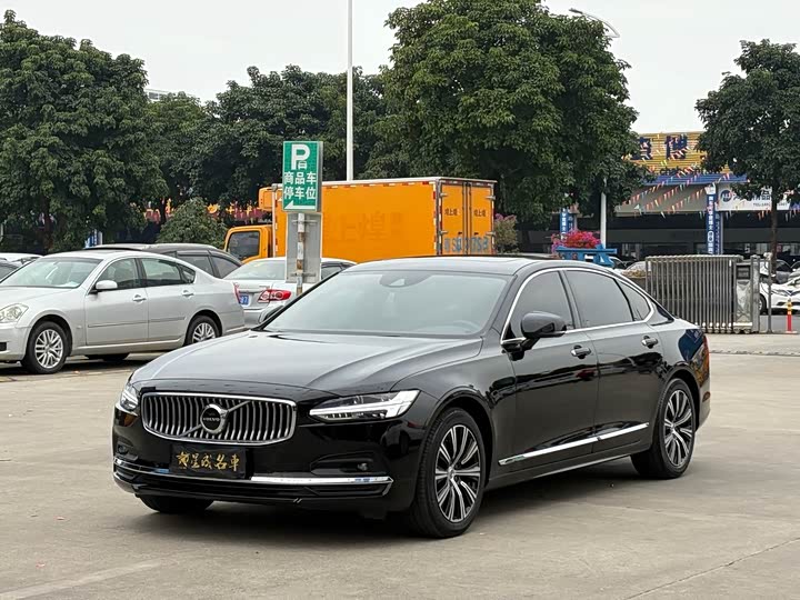 Фото 1 - Volvo S90