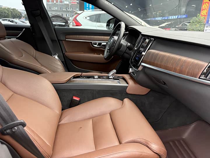 Фото 12 - Volvo S90