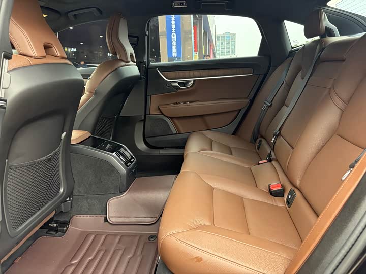 Фото 13 - Volvo S90