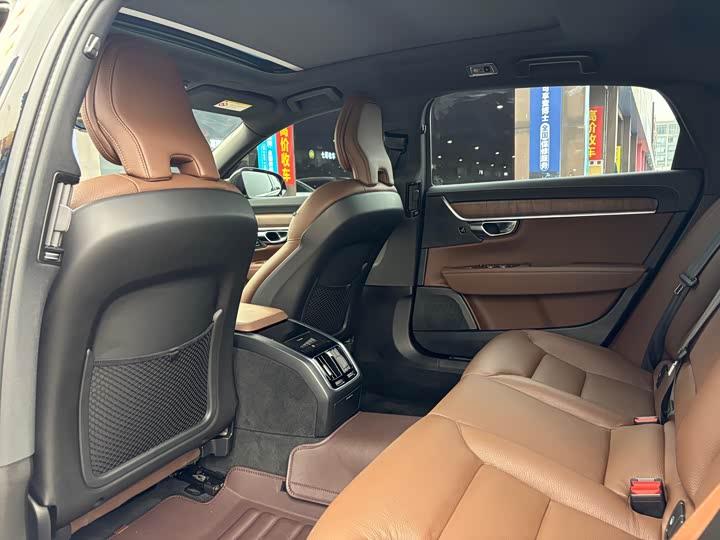 Фото 14 - Volvo S90