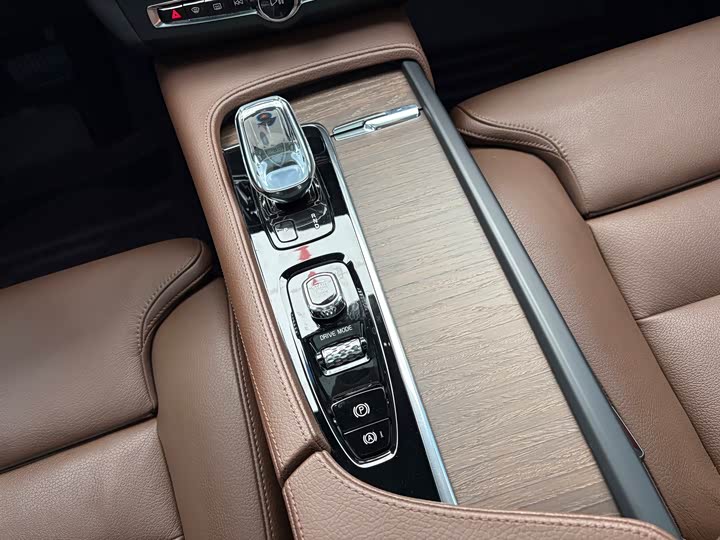 Фото 15 - Volvo S90