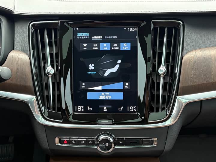 Фото 16 - Volvo S90