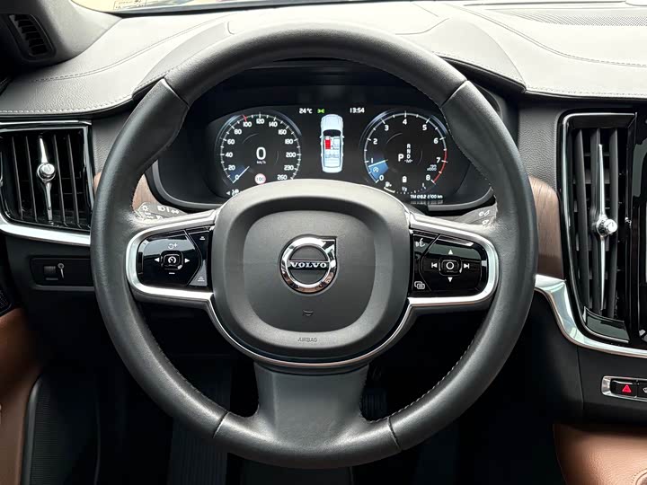 Фото 17 - Volvo S90