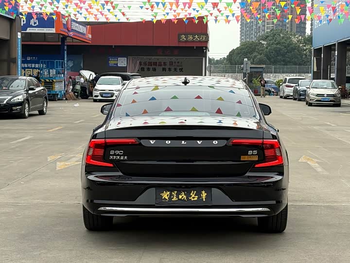 Фото 21 - Volvo S90